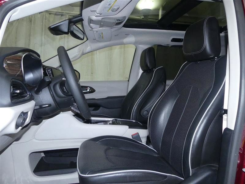 Used 2023 Chrysler Pacifica Limited AWD/4WD image 24