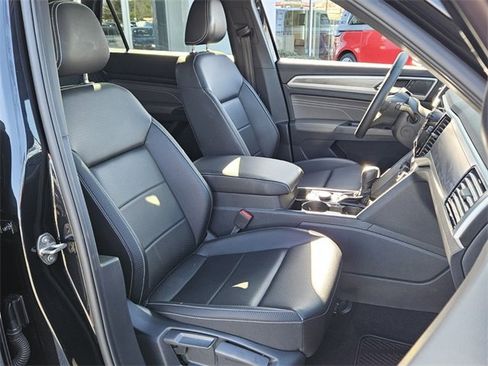 Used 2023 Volkswagen Atlas Cross Sport SE w/ Panoramic Sunroof Package image 18