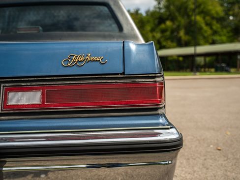 Used 1988 Chrysler Fifth Avenue RWD image 34