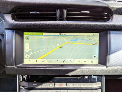 Used 2017 Jaguar XF R-Sport image 21