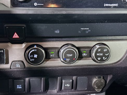 Used 2022 Toyota Tacoma SR RWD image 23