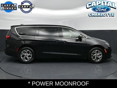 Used 2024 Chrysler Pacifica Limited FWD image 8