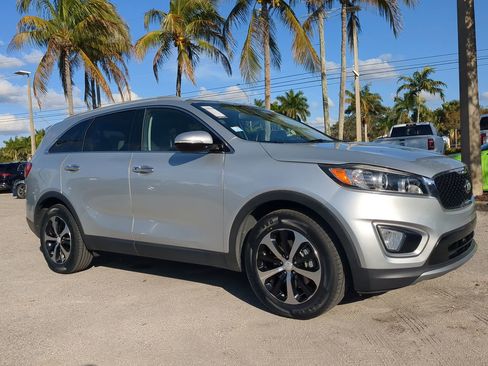 Used 2017 Kia Sorento EX w/ EX Premium Package image 2