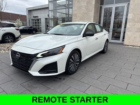 Used 2024 Nissan Altima 2.5 SV FWD image 3