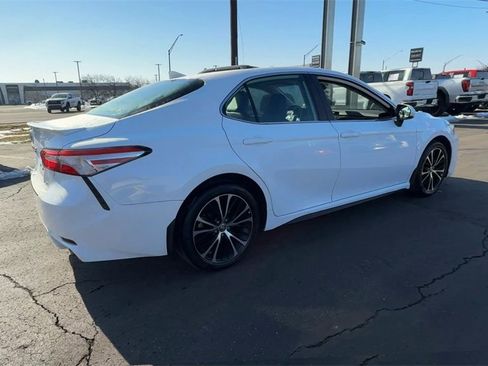 Used 2020 Toyota Camry SE image 8