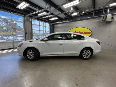 Used 2016 Buick LaCrosse FWD image 2