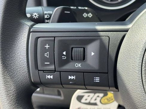 Used 2024 Nissan Rogue SV AWD/4WD image 22