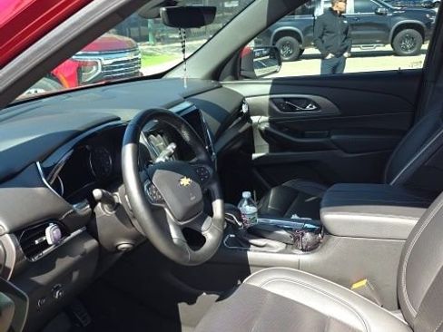 Used 2023 Chevrolet Traverse Premier image 22