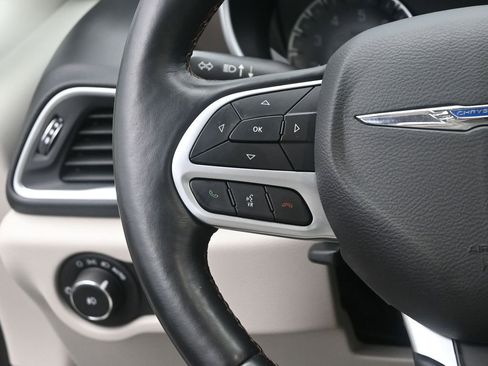 Used 2018 Chrysler Pacifica Touring-L Plus w/ Tire & Wheel Group image 30