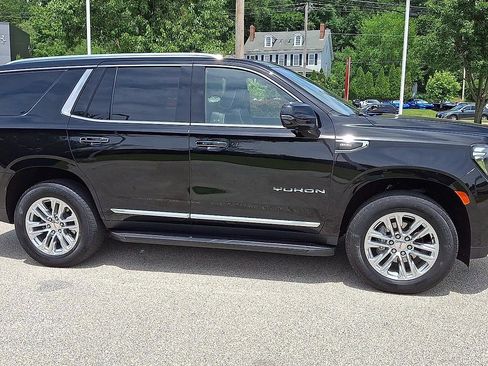 Used 2024 GMC Yukon SLT w/ SLT Premium Package AWD/4WD image 2