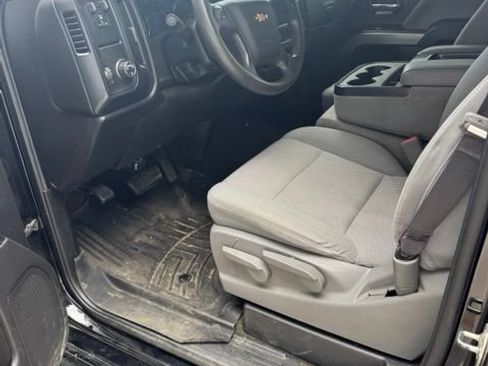 Used 2017 Chevrolet Silverado 1500 Custom w/ Custom Convenience Package RWD image 4