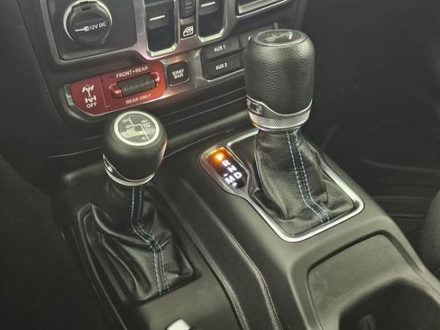 Used 2023 Jeep Wrangler Unlimited Rubicon 4xe w/ Cold Weather Group AWD/4WD image 31