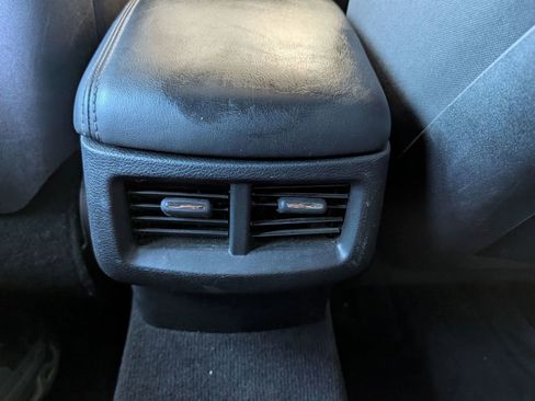 Used 2015 Dodge Challenger SXT w/ Driver Convenience Group image 34