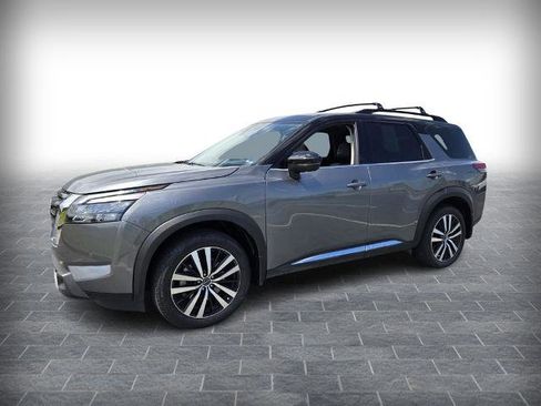 Certified 2025 Nissan Pathfinder Platinum w/ Cargo Package AWD/4WD image 2