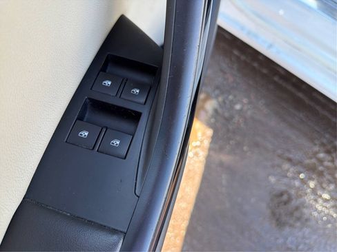 Used 2019 Buick Cascada Premium FWD image 28