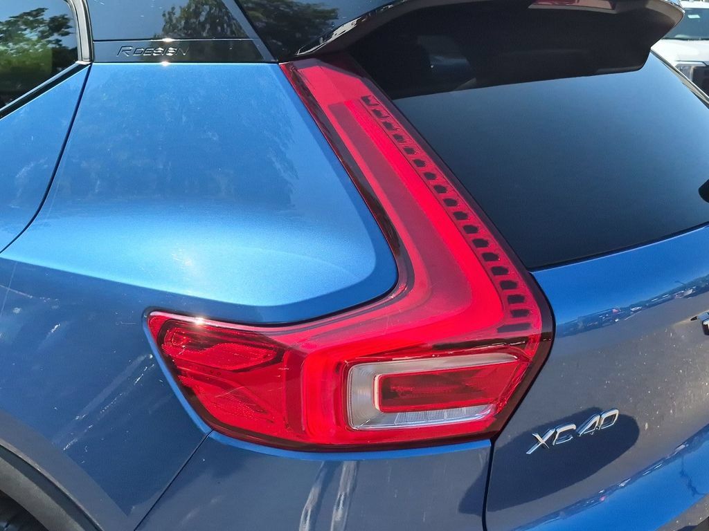 Used 2020 Volvo XC40 T5 R-Design w/ Protection Package Premier AWD/4WD image 9