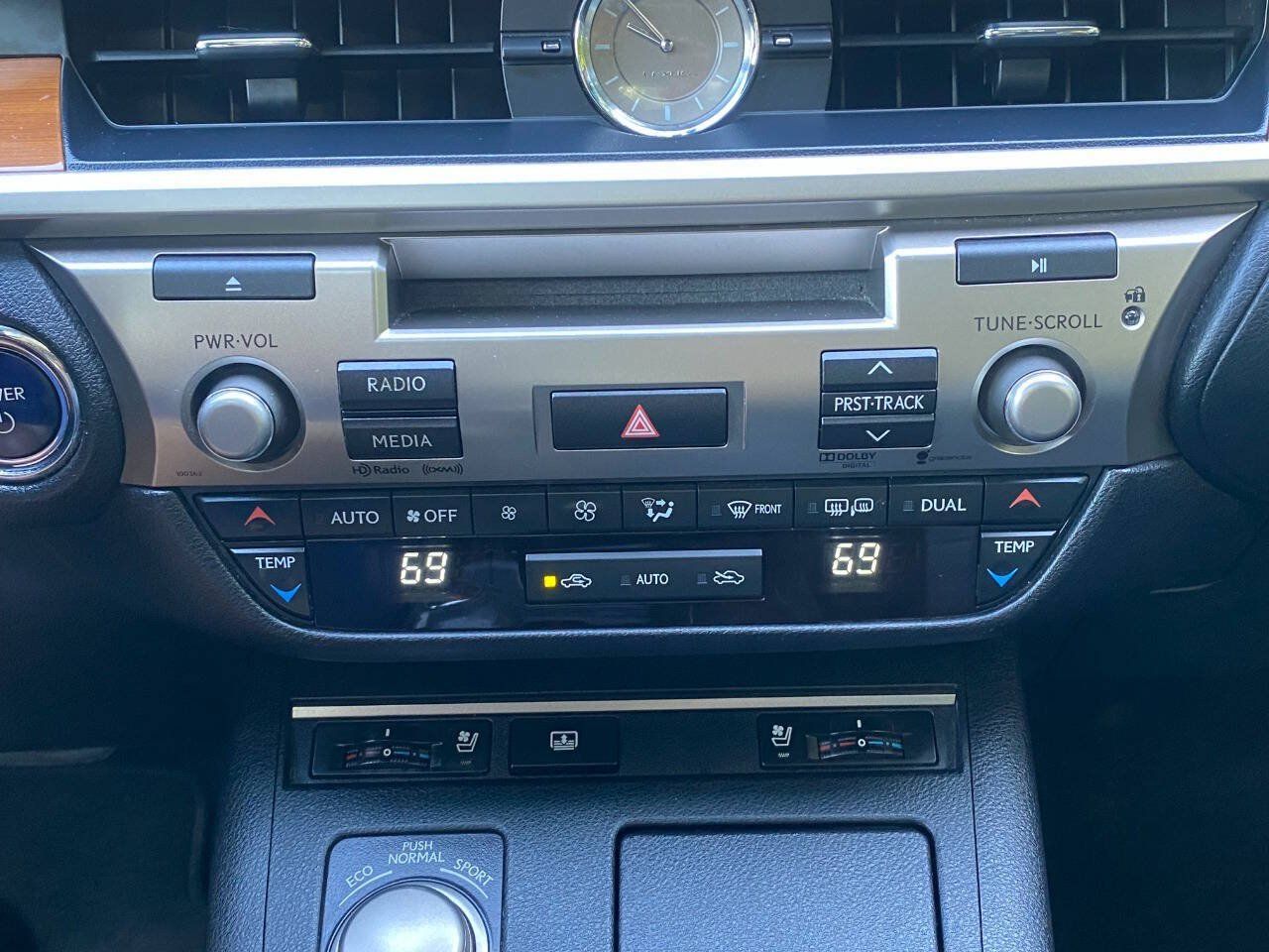Used 2014 Lexus ES 300h w/ Luxury Package w/Bamboo Trim FWD image 38