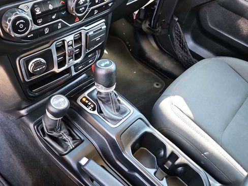 Used 2020 Jeep Wrangler Unlimited Sahara image 20