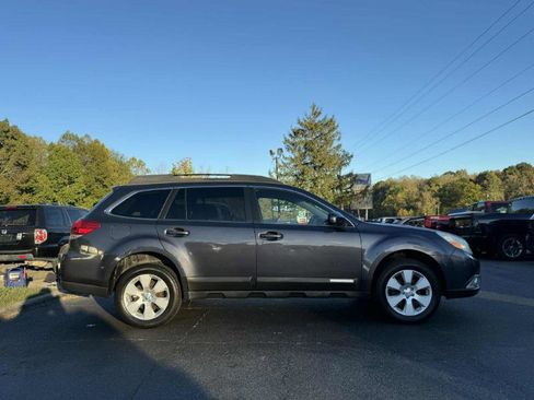 Used 2010 Subaru Outback 2.5i Premium image 4