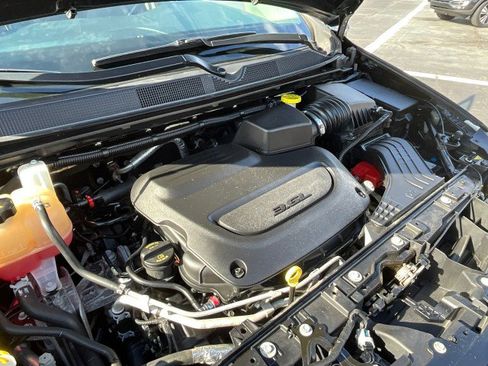 Used 2020 Chrysler Pacifica Limited FWD image 10