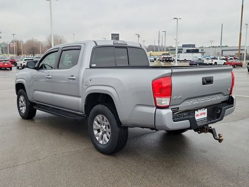 Used 2017 Toyota Tacoma SR image 4