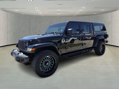 Used 2024 Jeep Gladiator Sport image 7