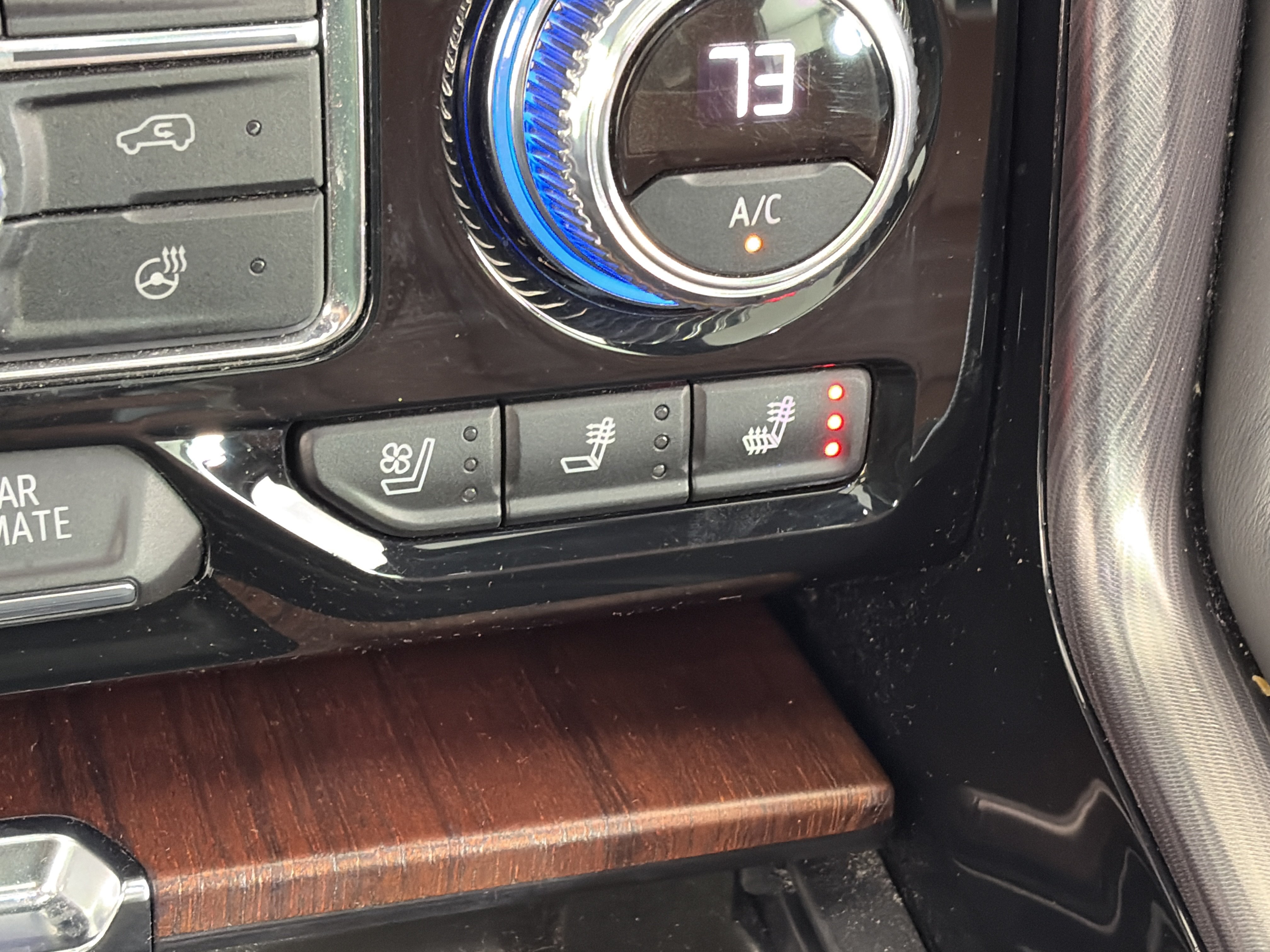 Used 2023 GMC Yukon Denali Ultimate w/ LPO, Floor Liner Package AWD/4WD image 31