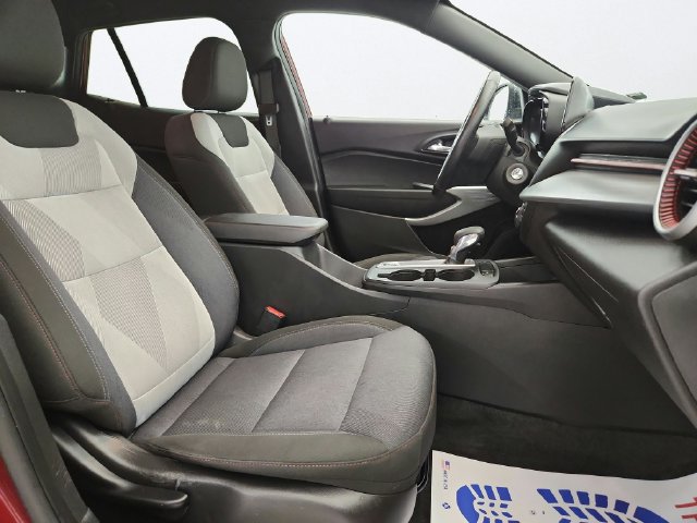 Used 2025 Chevrolet Trax RS w/ Driver Confidence Package FWD image 27