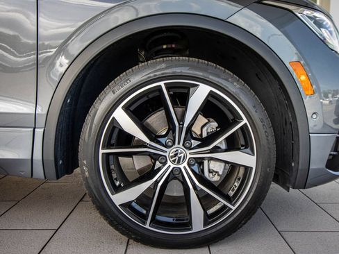 Certified 2024 Volkswagen Tiguan SEL R-Line AWD/4WD image 5