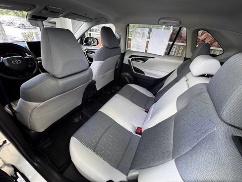Used 2023 Toyota RAV4 XLE AWD/4WD image 41