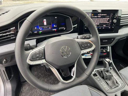 Used 2026 Volkswagen Jetta SE image 10