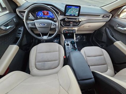 Used 2020 Ford Escape Titanium image 14