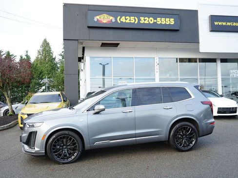 Used 2020 Cadillac XT6 Premium Luxury w/ Platinum Package image 2