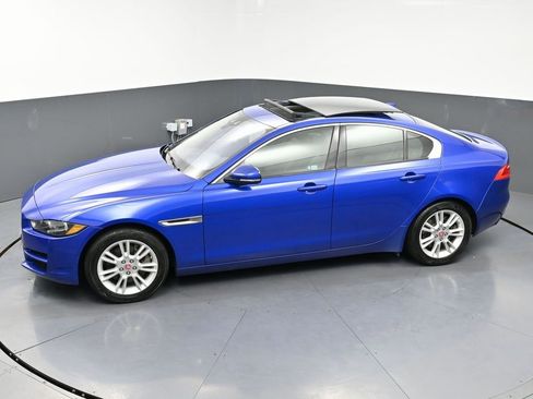 Used 2017 Jaguar XE Premium image 53