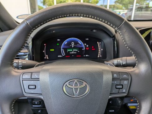 Used 2025 Toyota Camry SE FWD image 26