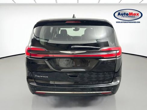 Used 2024 Chrysler Pacifica Touring-L FWD image 8