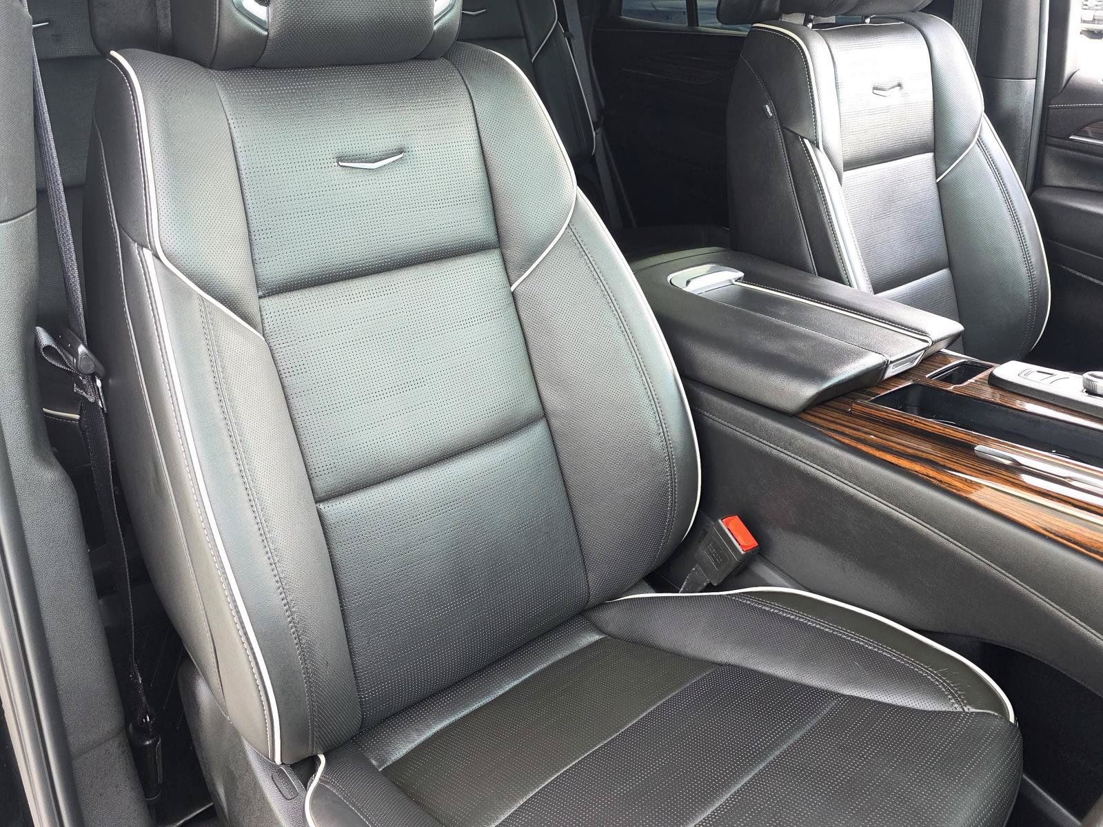 Used 2024 Cadillac Escalade Premium Luxury w/ Performance Package AWD/4WD image 25