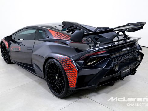 Used 2022 Lamborghini Huracan STO RWD image 6