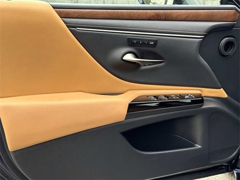 Certified 2023 Lexus ES 350 w/ Premium Package image 17