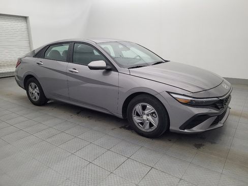Used 2024 Hyundai Elantra SE image 11