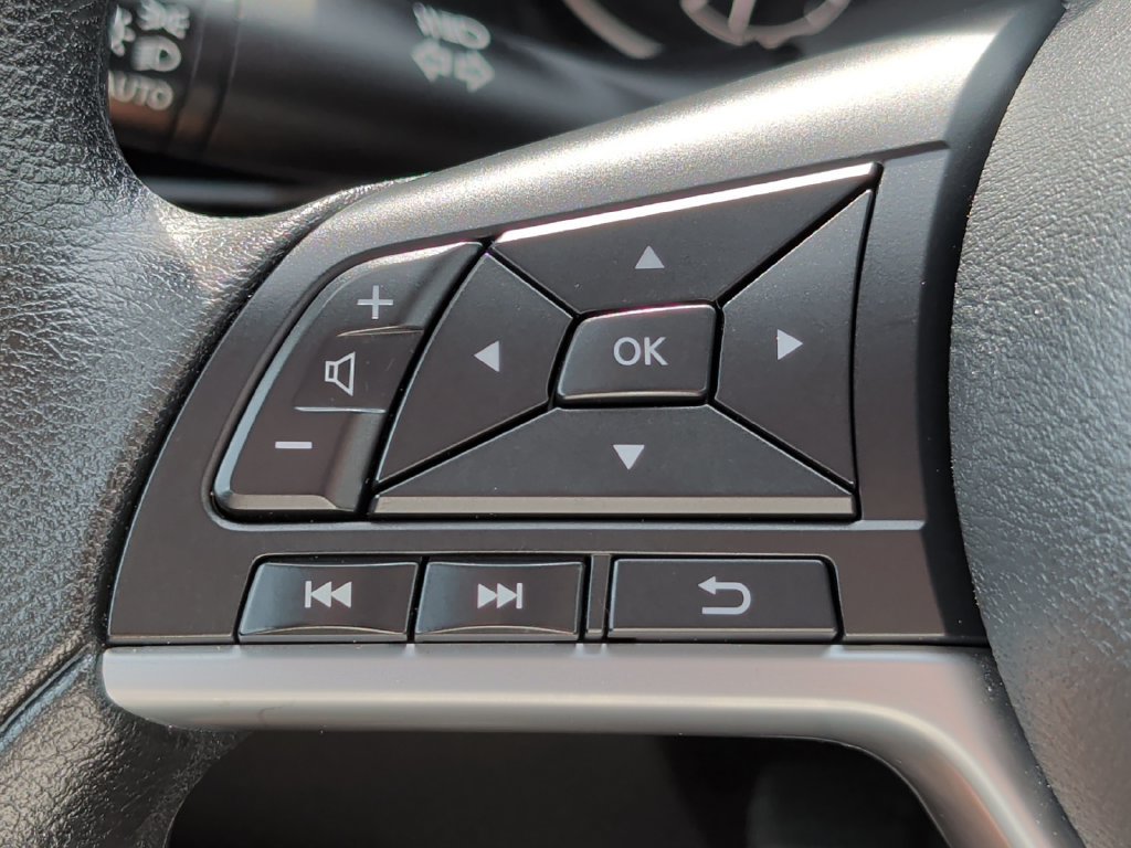 Used 2025 Nissan Altima 2.5 SV FWD image 12