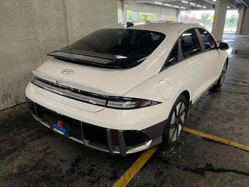 New 2025 Hyundai Ioniq 6 SE image 5