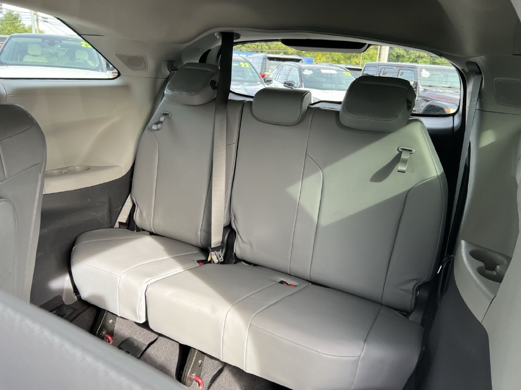 Used 2022 Toyota Sienna XLE w/ XLE Plus Package AWD/4WD image 26