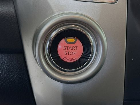 Used 2020 Nissan Titan SV image 21