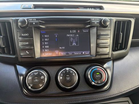 Used 2017 Toyota RAV4 LE FWD image 27