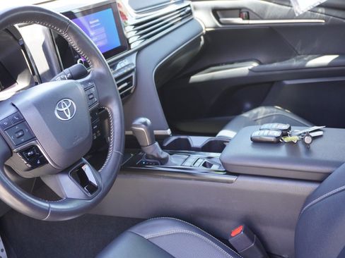 Used 2025 Toyota Camry SE w/ Convenience Package FWD image 21
