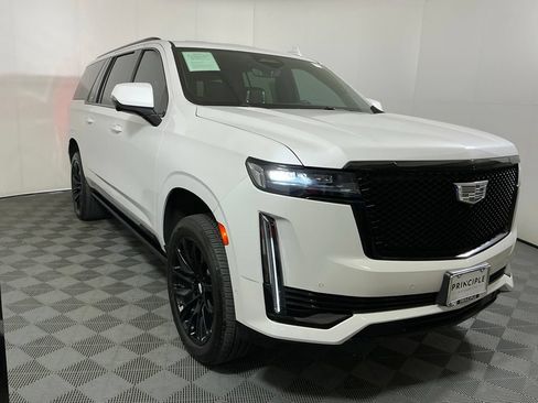 Used 2023 Cadillac Escalade ESV Sport Platinum w/ LPO, ONYX Package AWD/4WD image 4