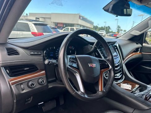 Used 2020 Cadillac Escalade ESV Premium Luxury AWD/4WD image 14