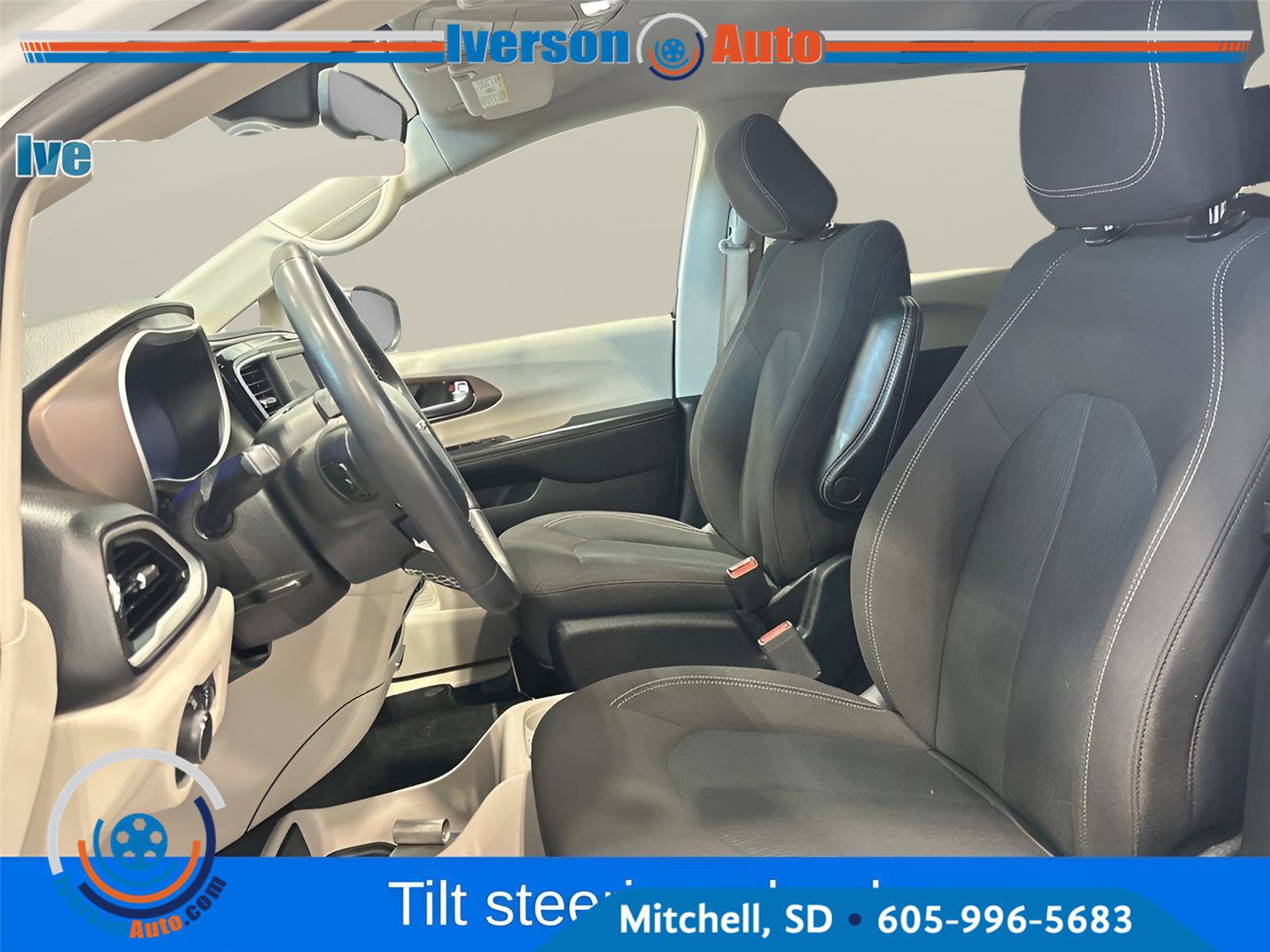 Used 2023 Chrysler Voyager LX FWD image 17