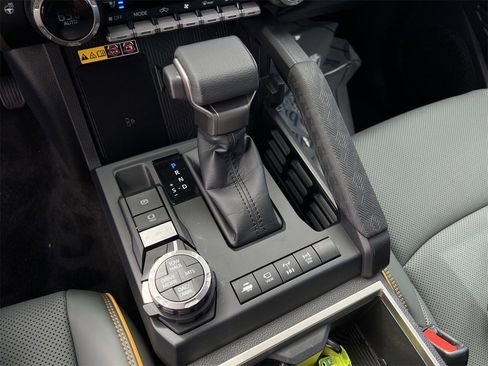 Used 2025 Toyota Tacoma Trailhunter image 25